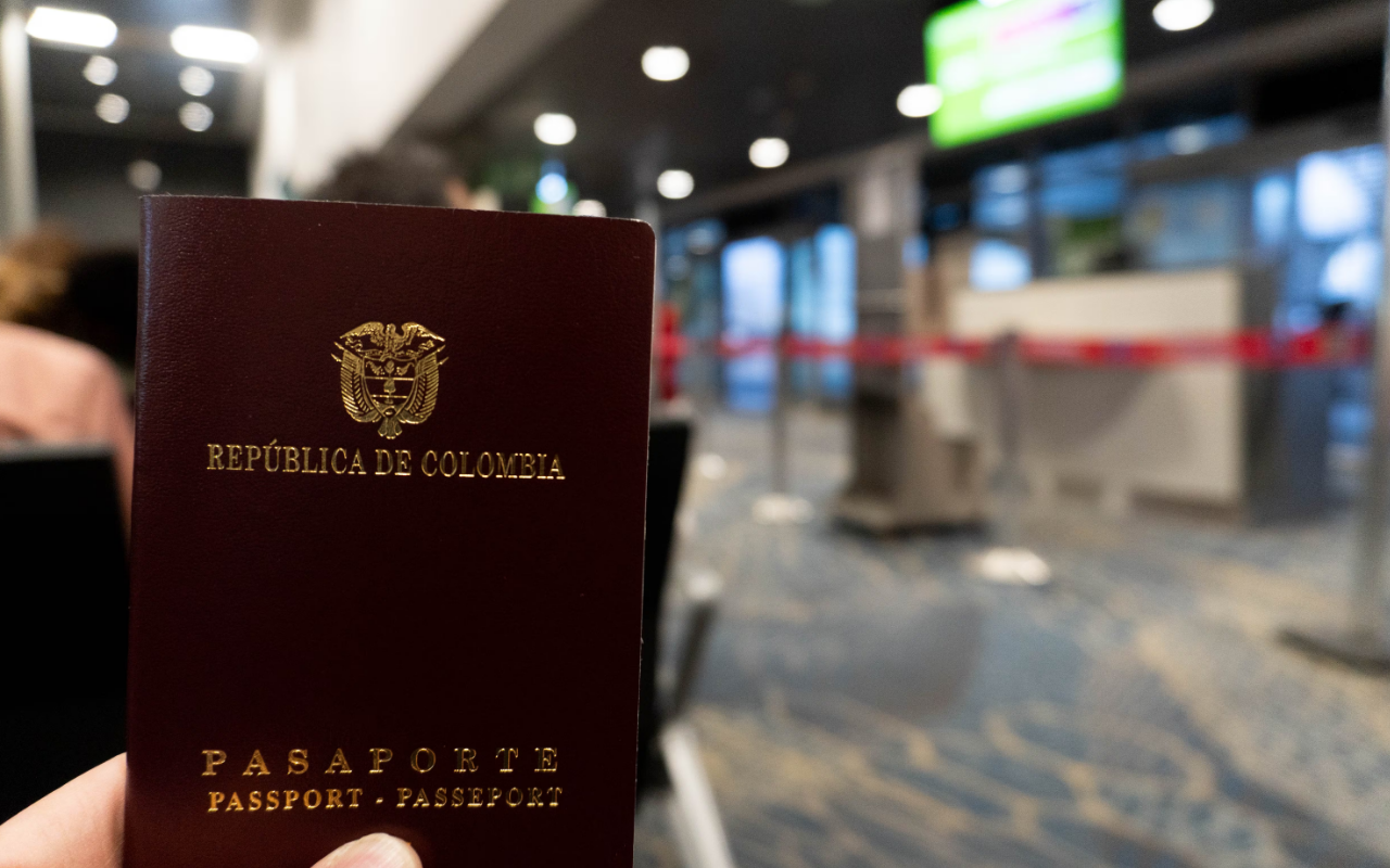 ¿Puedo perder mi vuelo por un pasaporte vencido o dañado?