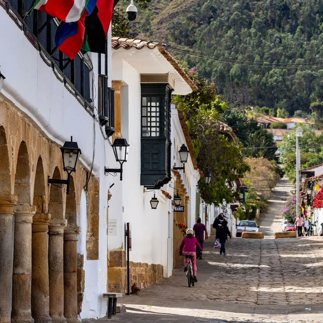 Recorre pueblos que guardan historias eternas