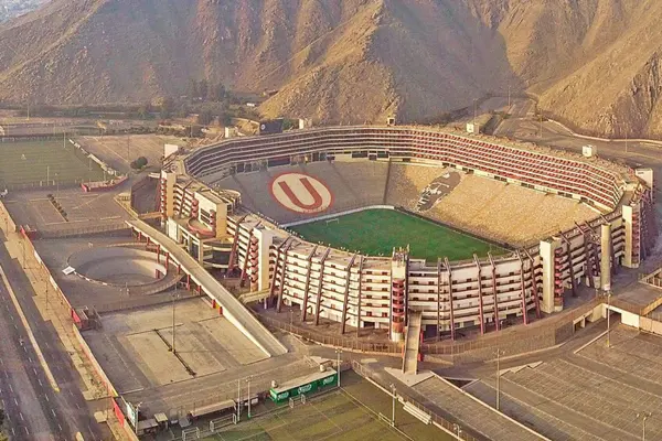 Vive la emoción del fútbol en Lima