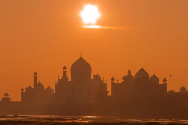 Discover the cultural and natural magic of India and Thailand