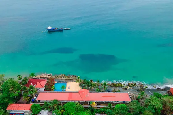 Beach hotel in Capurganá for rest and tranquility