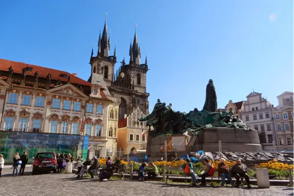 Un recorrido completo con guía hispana y servicios incluidos