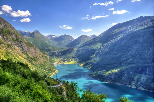 Una travesía ártica entre paisajes extremos y fenómenos naturales